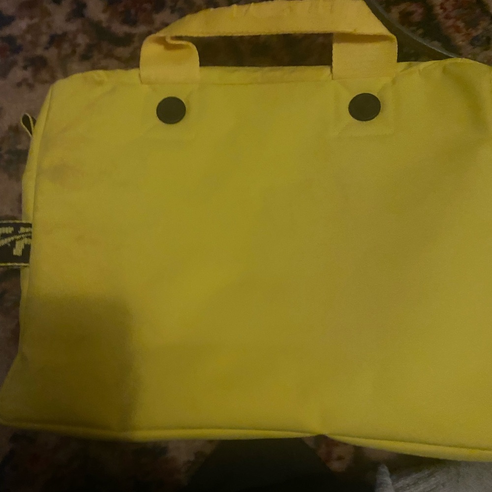 Nike Bright Yellow Toiletry Bag missing backpack just front - Picture 3 of 3